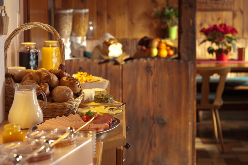 boulangerie-LA MOTTE-min_breakfast_buffet_food_restaurant_meal_hotel_plate_fresh-718745